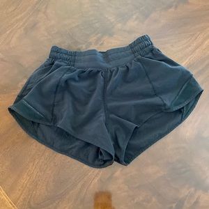 black lululemon hotty hot shorts